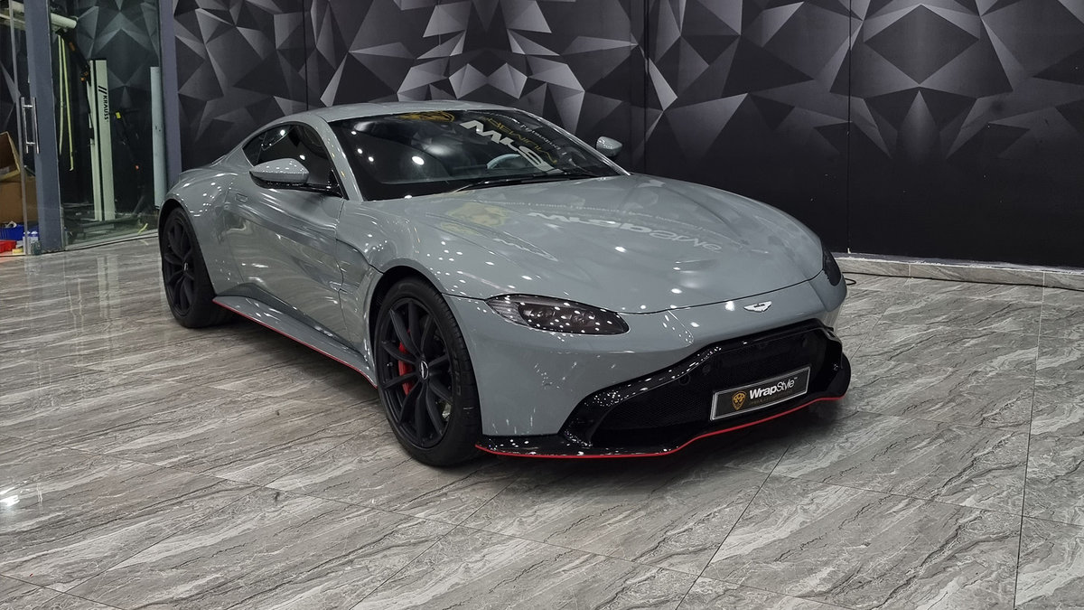 Aston Martin Vantage - Grey Wrap - cover