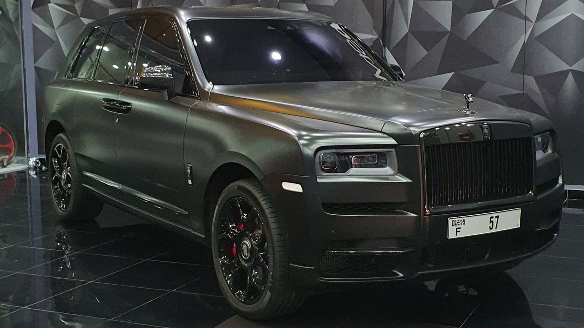 Rolls-Royce Cullinan - Black Wrap - img 1