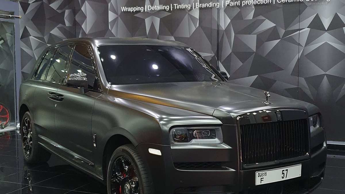 Rolls-Royce Cullinan - Black Wrap - img 2