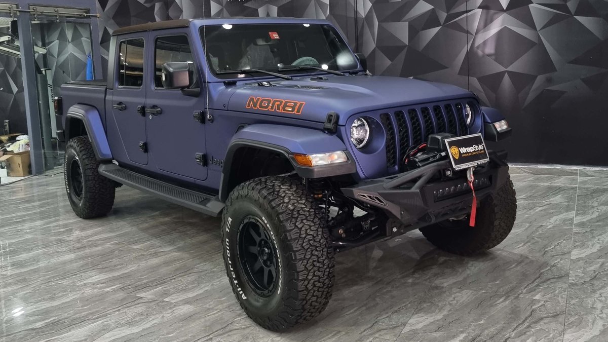 Jeep Gladiator - Blue Wrap - cover