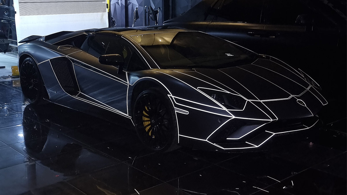 Lamborghini Aventador - Black Tron Wrap - cover
