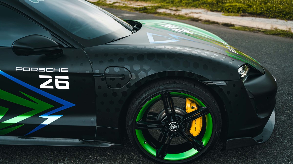 Porsche Taycan - Hunter Monster Wrap - img 2