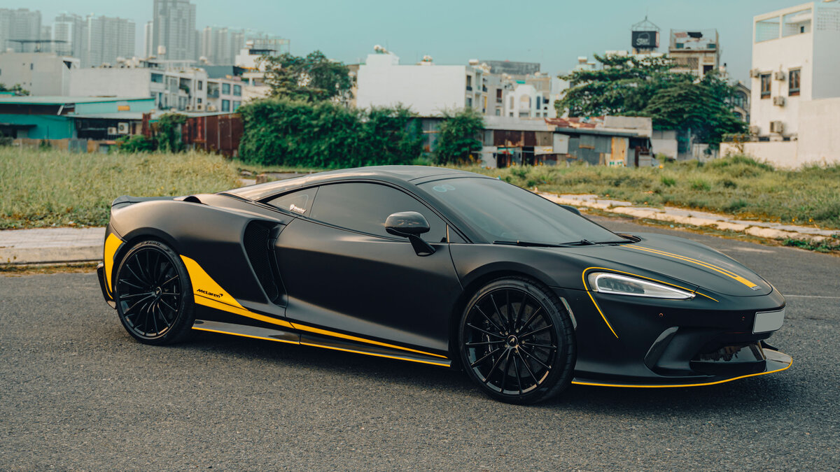 McLaren GT - Black Satin Wrap - cover