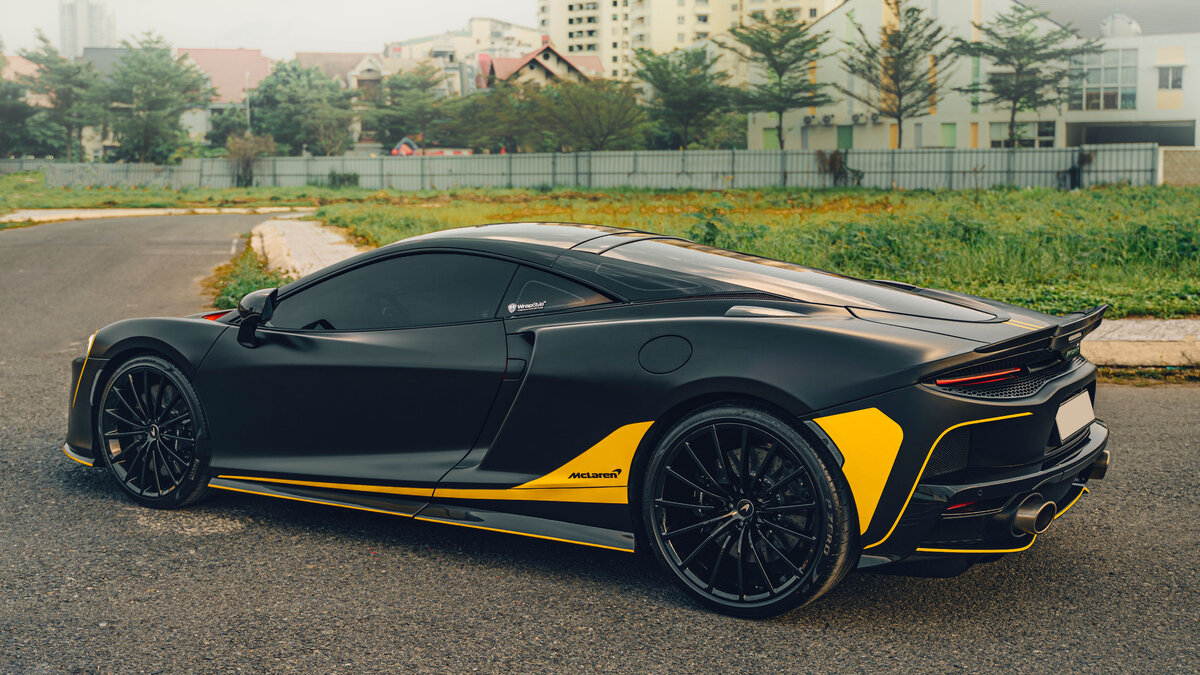 McLaren GT - Black Satin Wrap - img 6