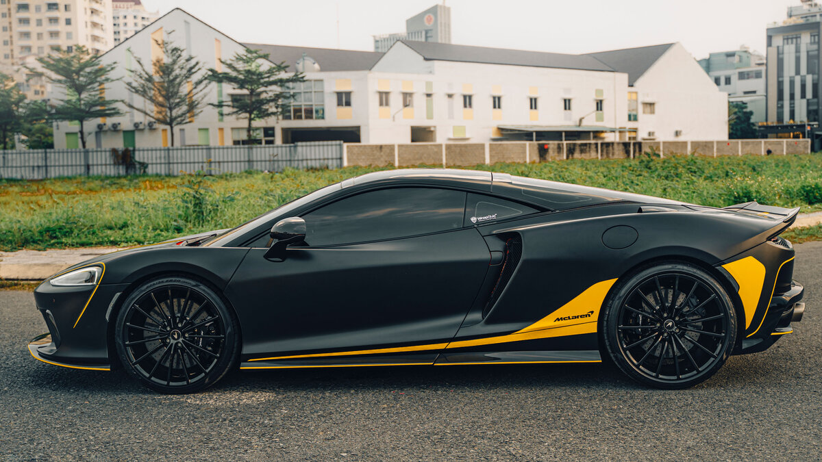 McLaren GT - Black Satin Wrap - img 8