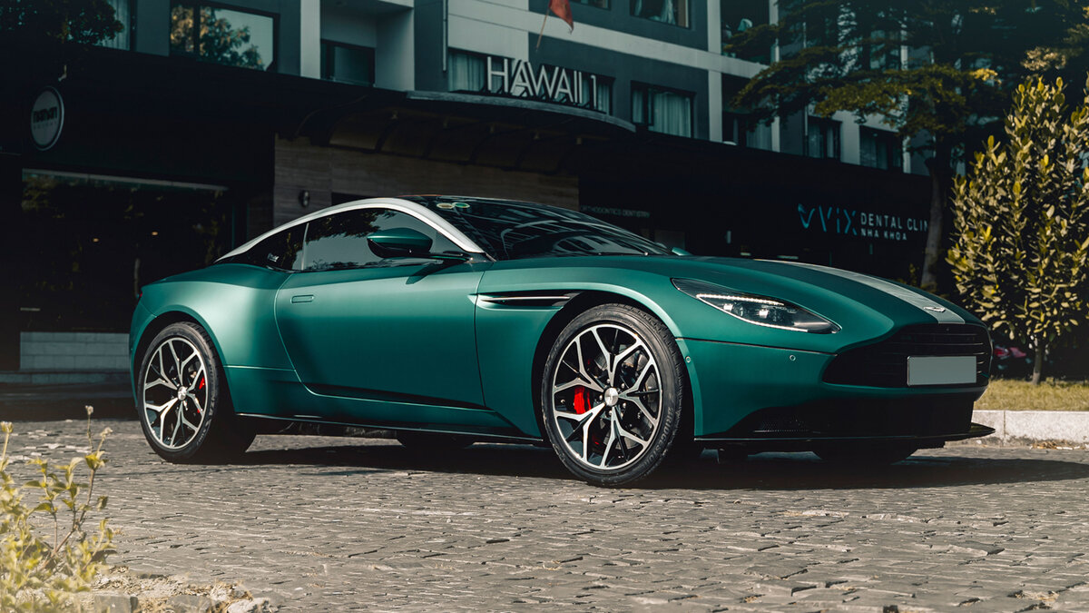 Aston Martin DB11 - Jewel Green Wrap - img 1