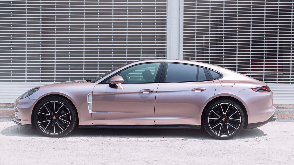 Porsche Panamera - Metallic Rose Wrap - cover