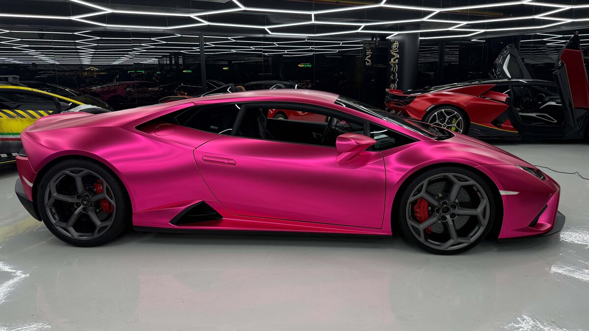 Lamborghini Huracan - Pink Chrome Wrap - img 3
