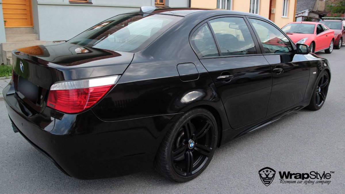 BMW 5 - Black Metallic wrap - img 2