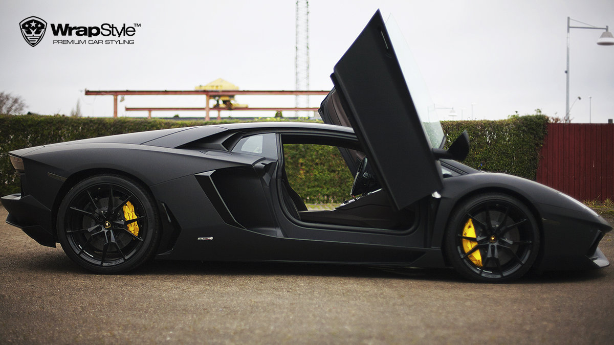 Lamborghini Avenatdor - Black Matt wrap - img 4