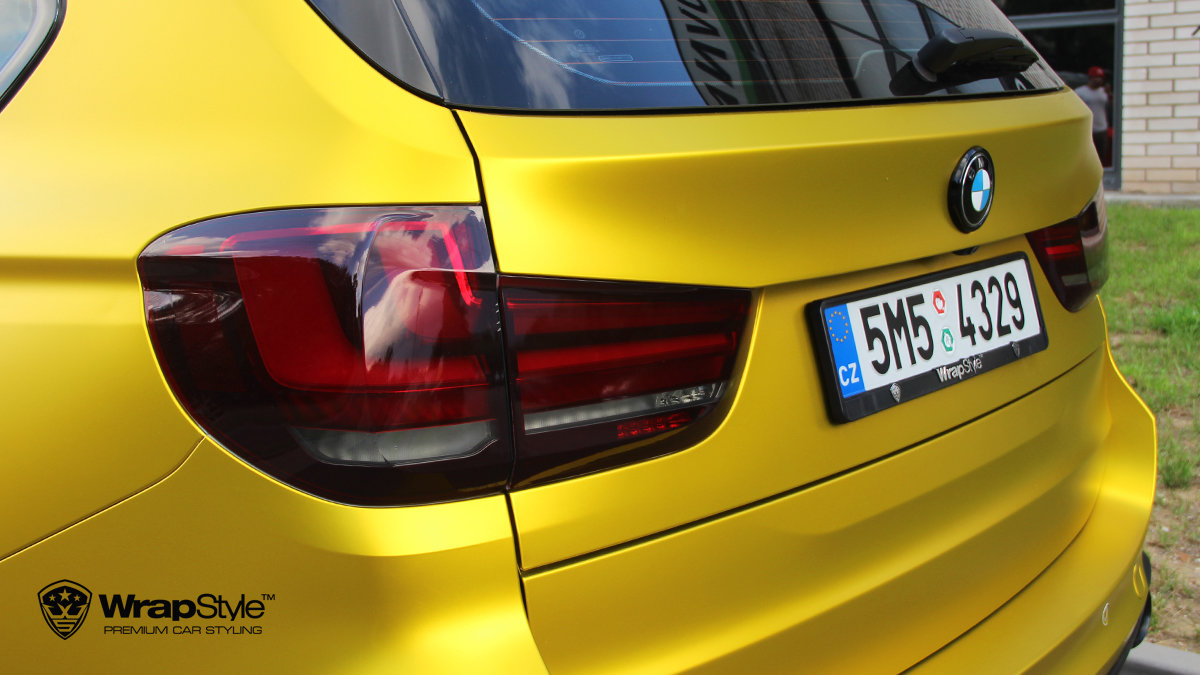 BMW X5 - Yellow Satin Chrome wrap - img 1