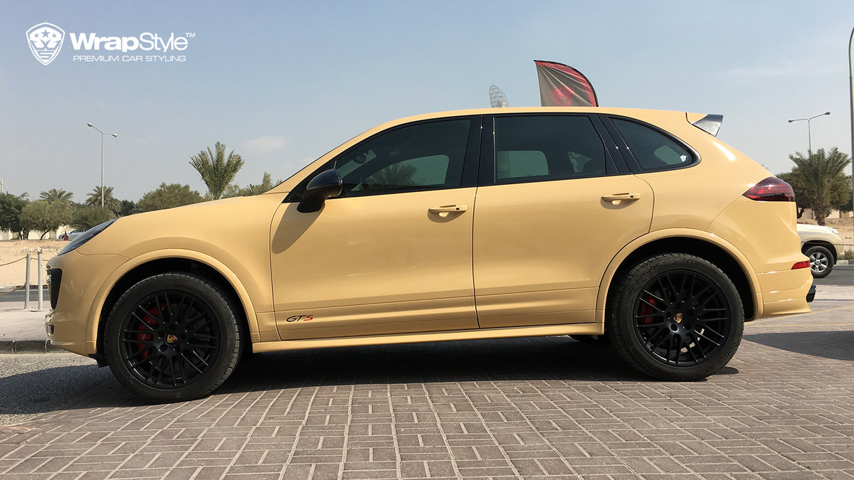Porsche Cayenne GTS - Limestone Beige Gloss wrap - img 1
