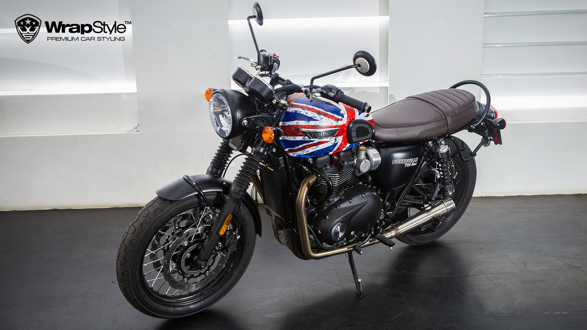 Triumph T120 - UK flag design - img 2