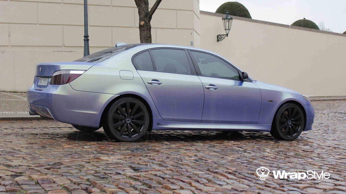 BMW 5 - Violet Blue wrap - img 2