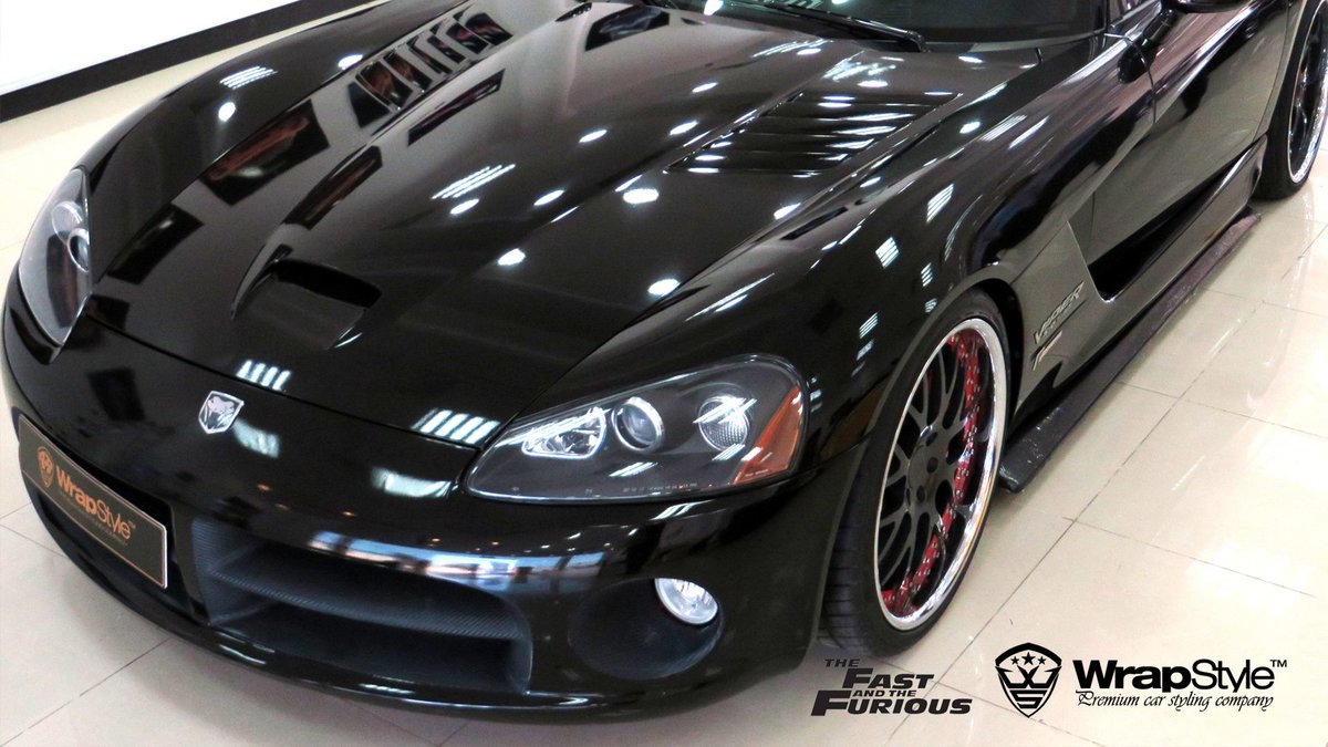 Dodge Viper S - Black Gloss wrap - img 2