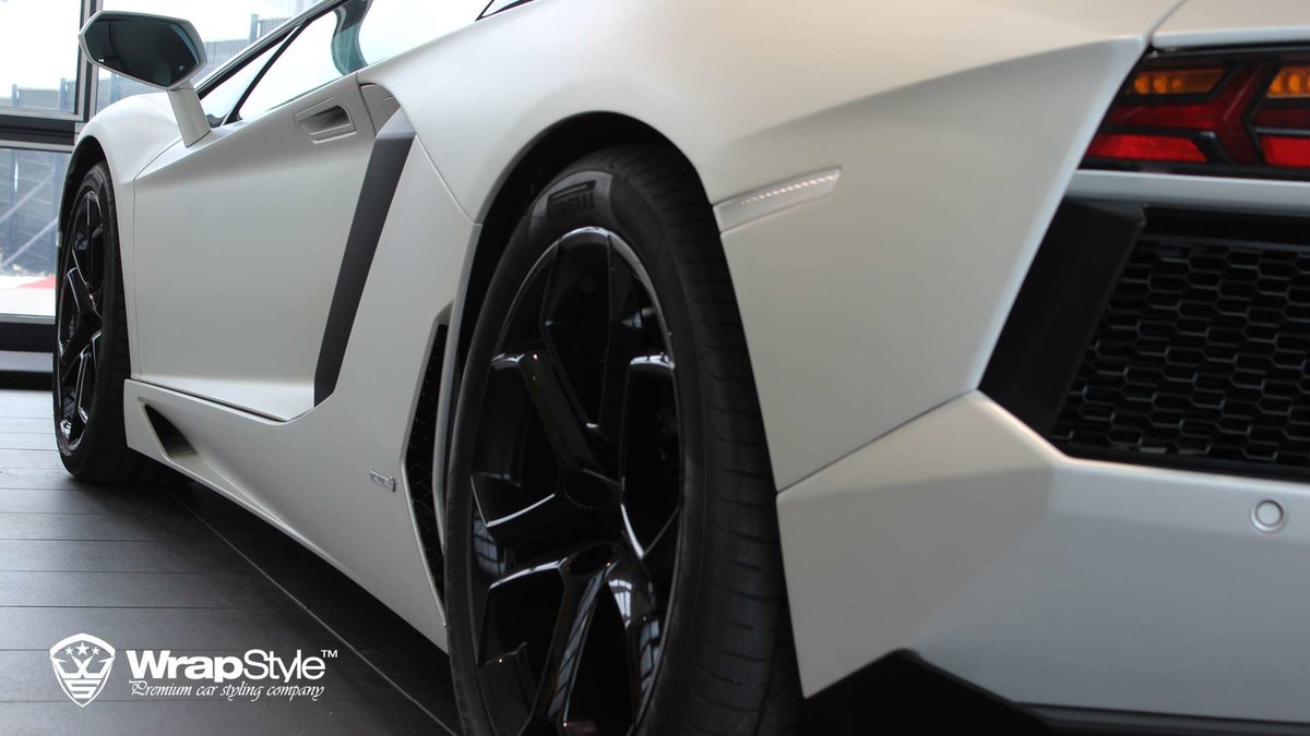 Lamborghini Aventador - White Satin wrap - img 3