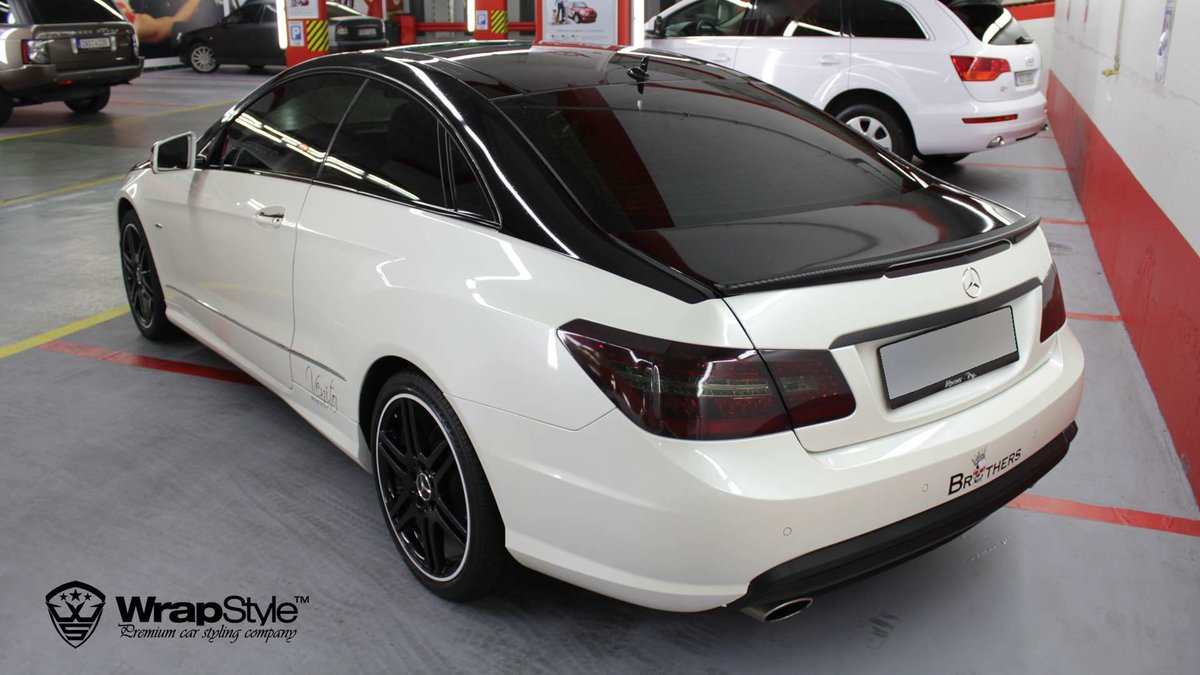 Mercedes E - Black Stripe wrap - img 1