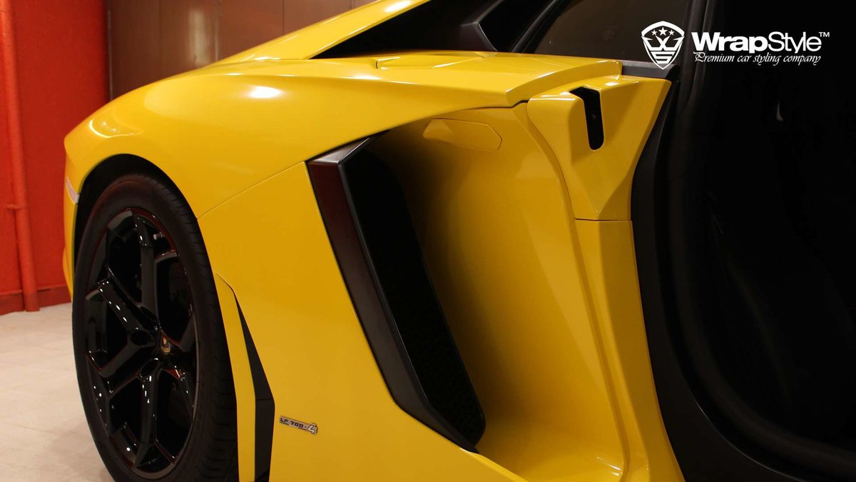 Lamborghini Aventador - Yellow Gloss wrap - img 2