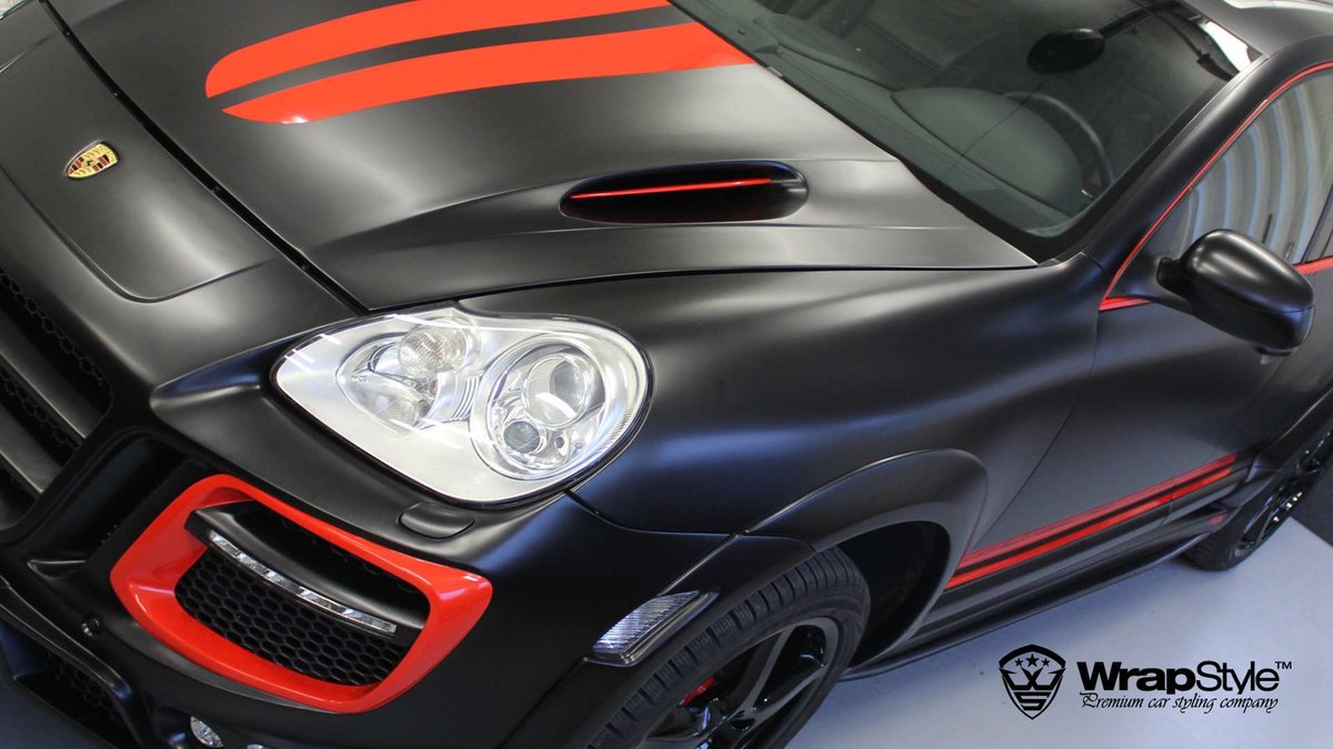 Porsche Cayenne - Black Satin wrap - img 1