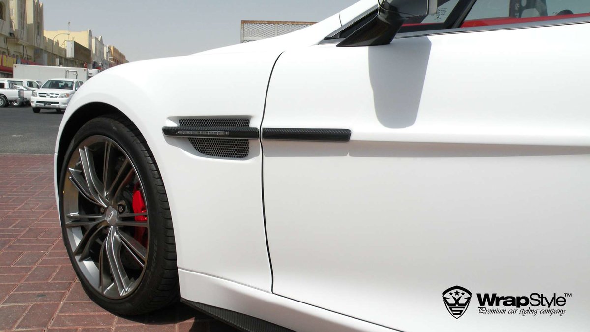 Aston Martin DBS - Silver Metallic wrap - img 2