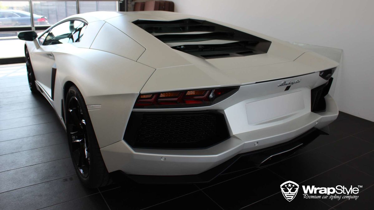 Lamborghini Aventador - White Satin wrap - img 1