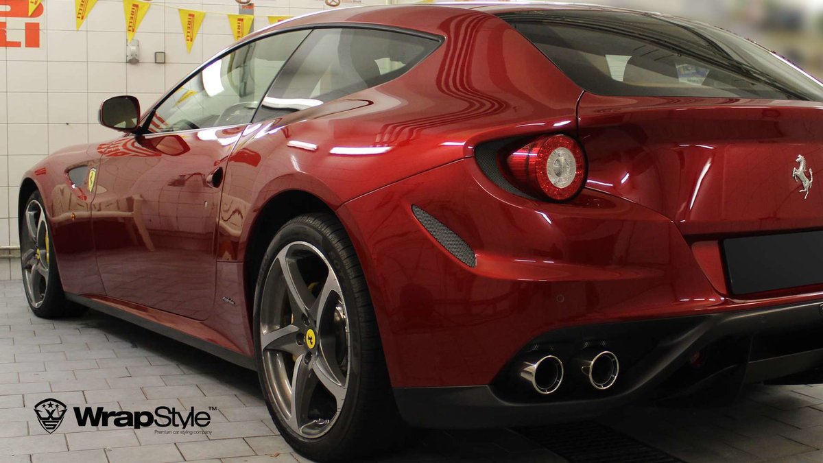Ferrari FF - Red Gloss wrap - img 1