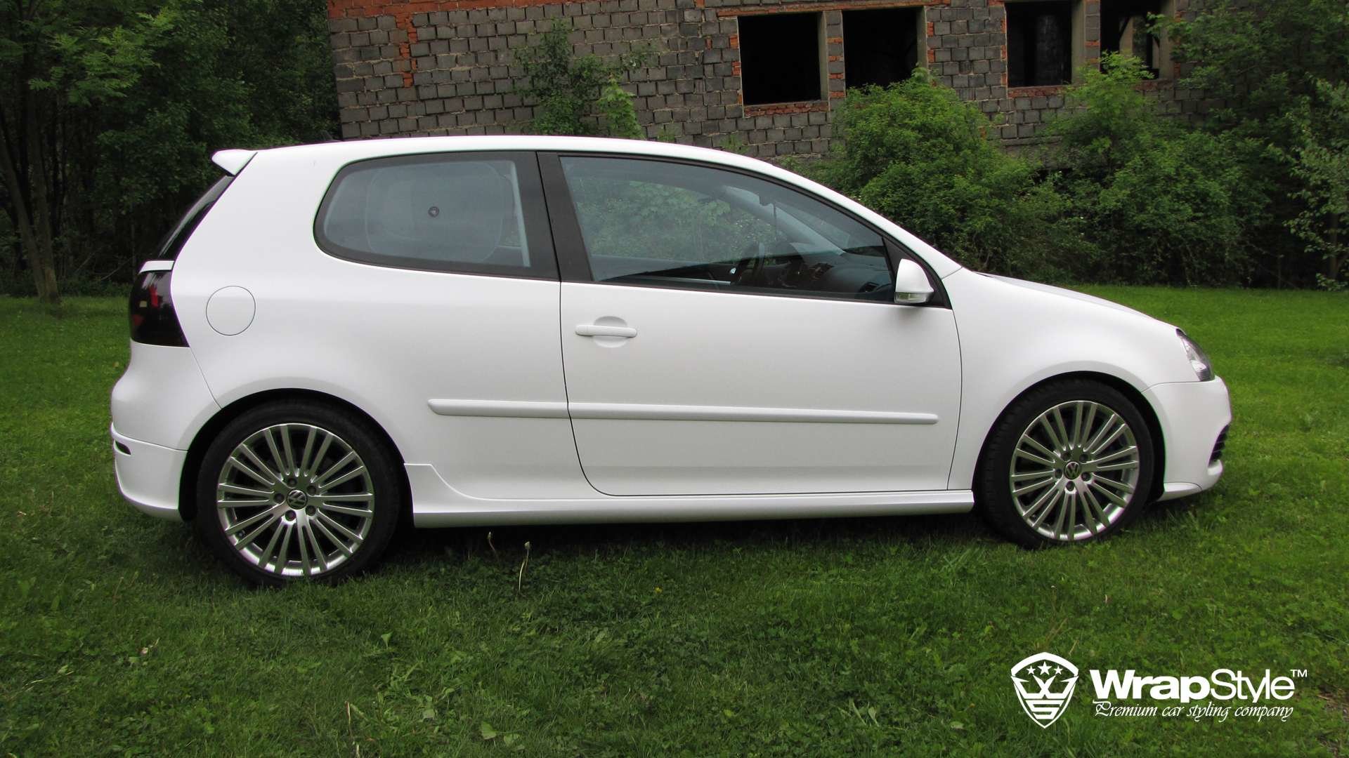 Volkswagen Golf - White Matt wrap