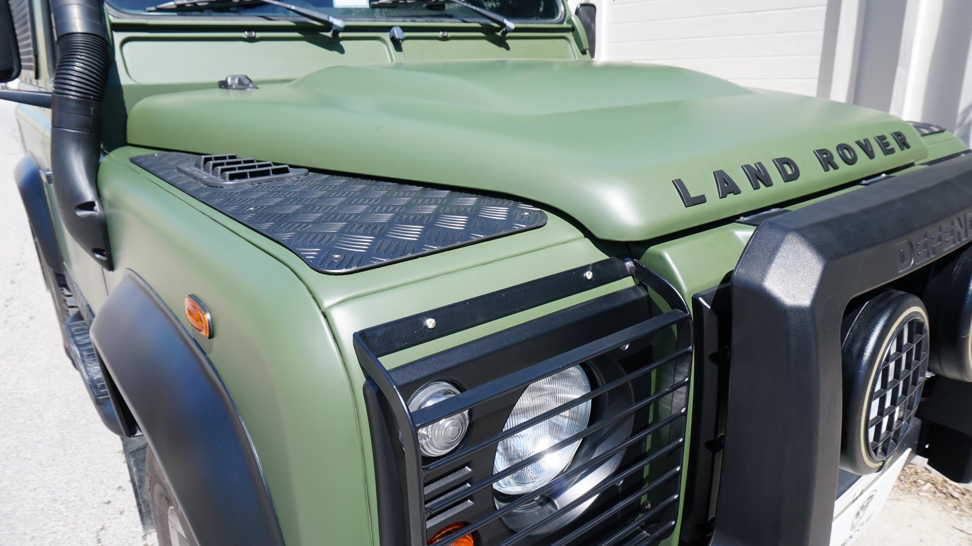 Top 88+ images land rover defender wrap - In.thptnganamst.edu.vn