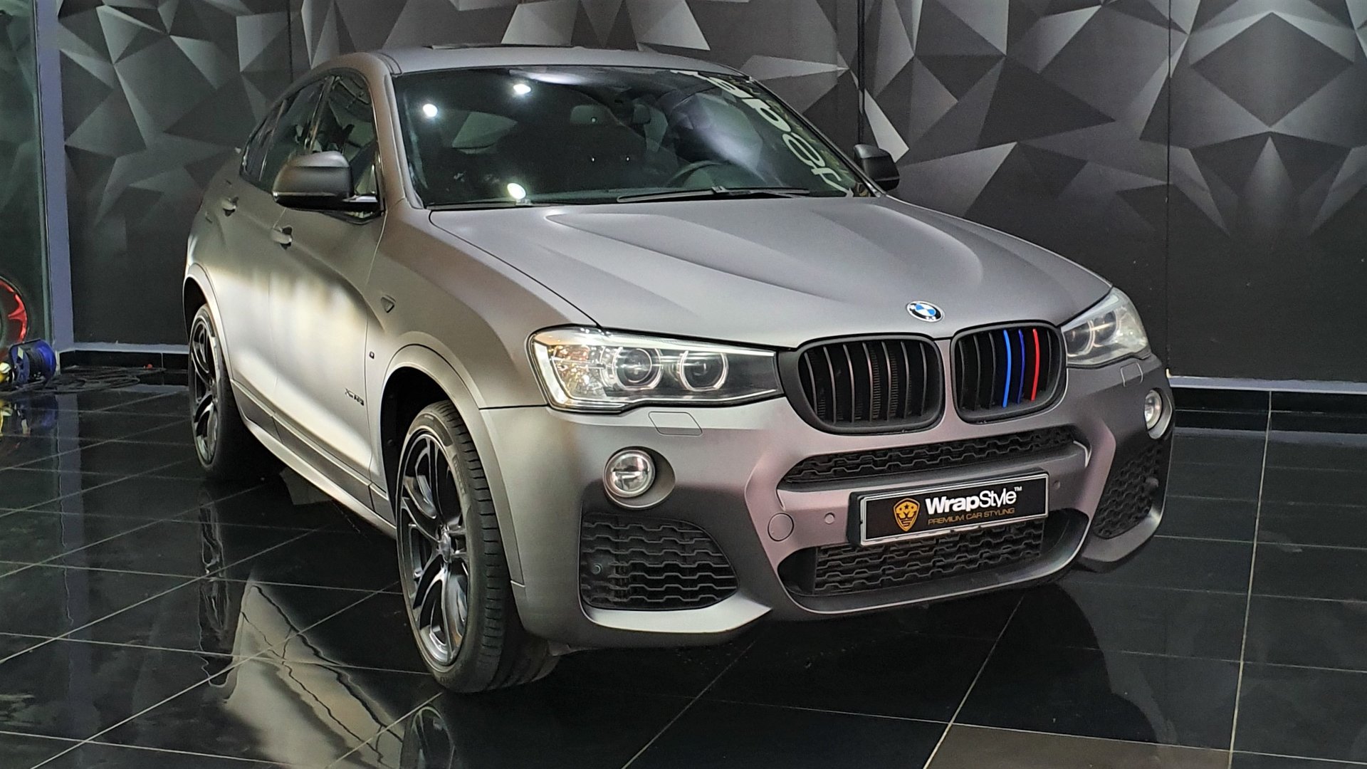 site kruis Pebish BMW X6 - Grey Matt wrap | WrapStyle