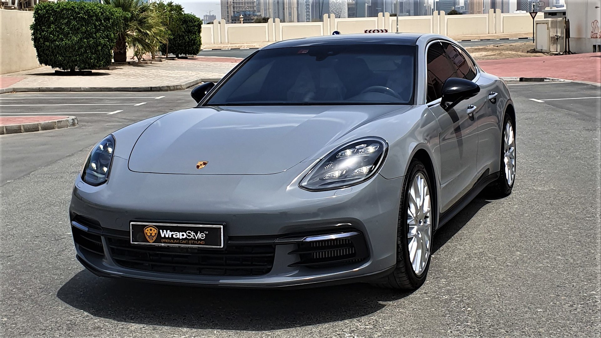 Porsche Panamera Grey Gloss wrap WrapStyle