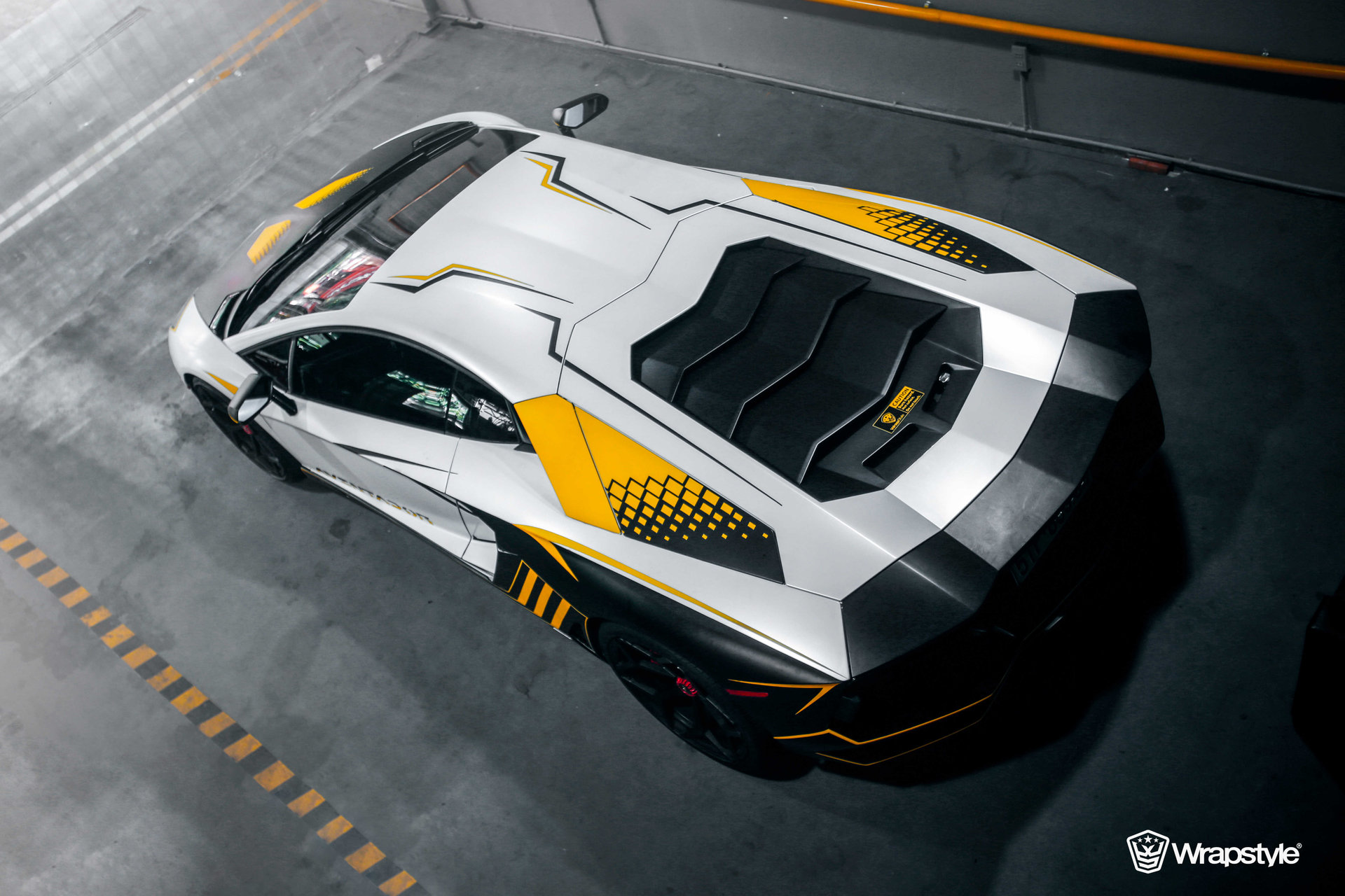 Lamborghini Aventador - Black & Yellow Wrap | WrapStyle