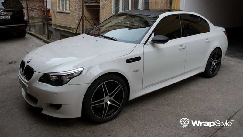 BMW 5 - White Gloss wrap - cover small