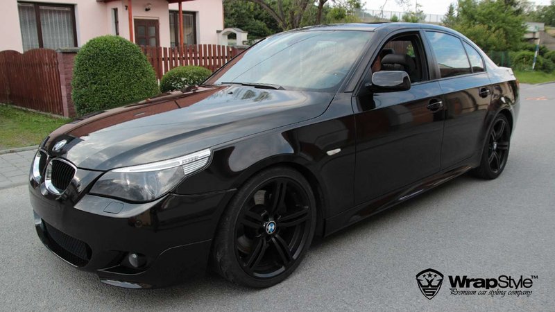 BMW 5 - Black Metallic wrap