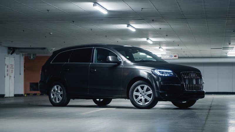 Audi Q7 - Brushed Black wrap - cover small