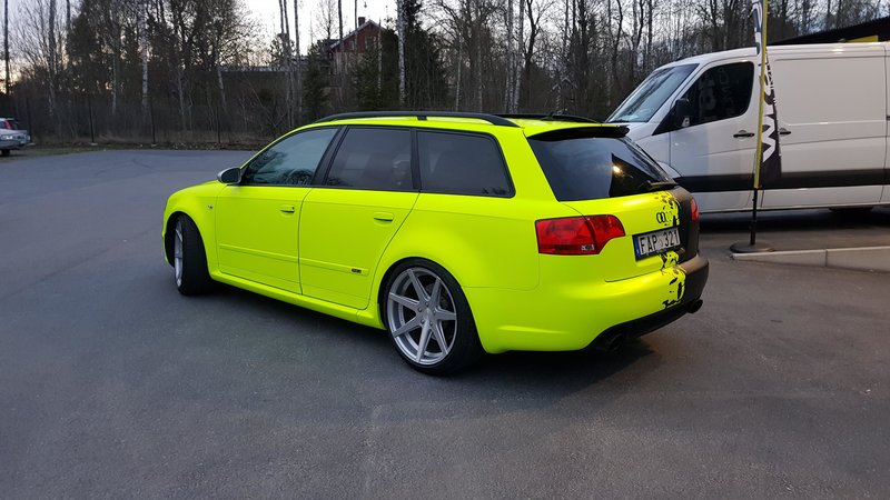 Audi RS4 - Fluerescent Yellow and Black Matt Half design