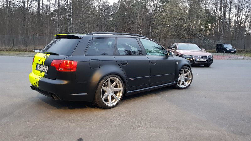 Audi RS4 - Fluerescent Yellow and Black Matt Half design - img 2 small