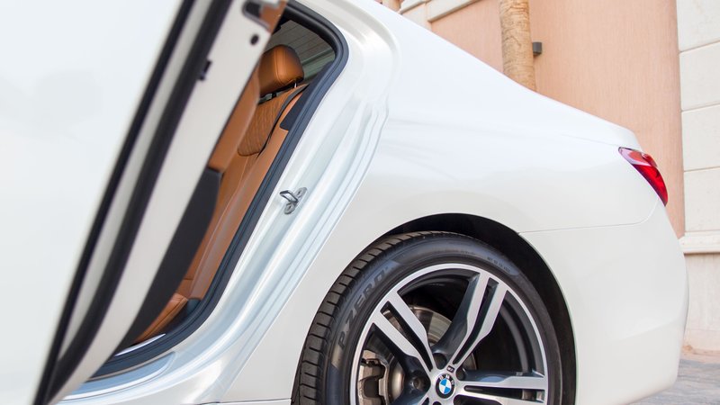 BMW 740 - White Gloss wrap - img 5 small