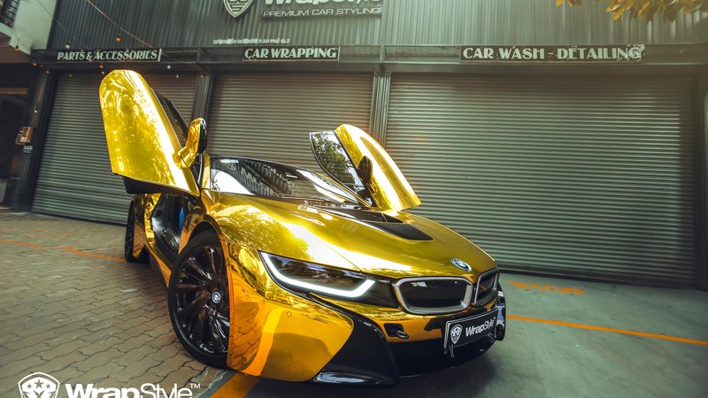 BMW i8 - Gold Chrome wrap