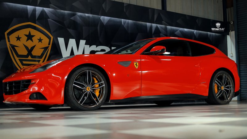 Ferrari GTC4 Lusso V12 - Red Gloss wrap
