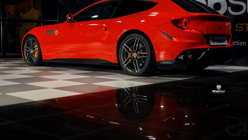 Ferrari GTC4 Lusso V12 - Red Gloss wrap - img 2 small