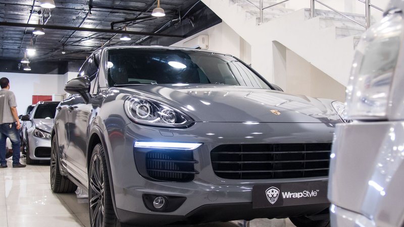 Porsche Cayenne - Grey Gloss wrap