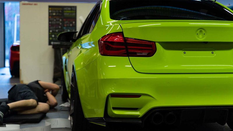 BMW M3 - Avery Lime Green wrap - img 1 small