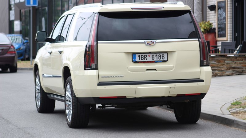 Cadillac Escalade - Ivory wrap - img 1 small