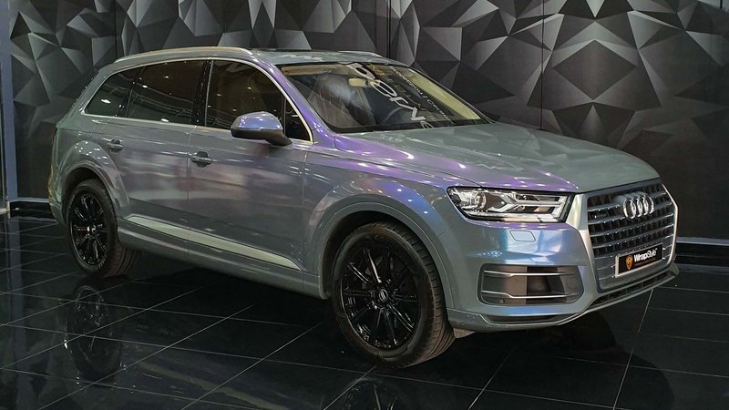 Audi Q7 - Iridescent Gloss wrap