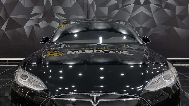 Tesla Model S - Black Gloss wrap - img 1 small