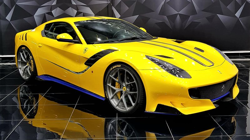 Ferrari F12TDF - Stripes design