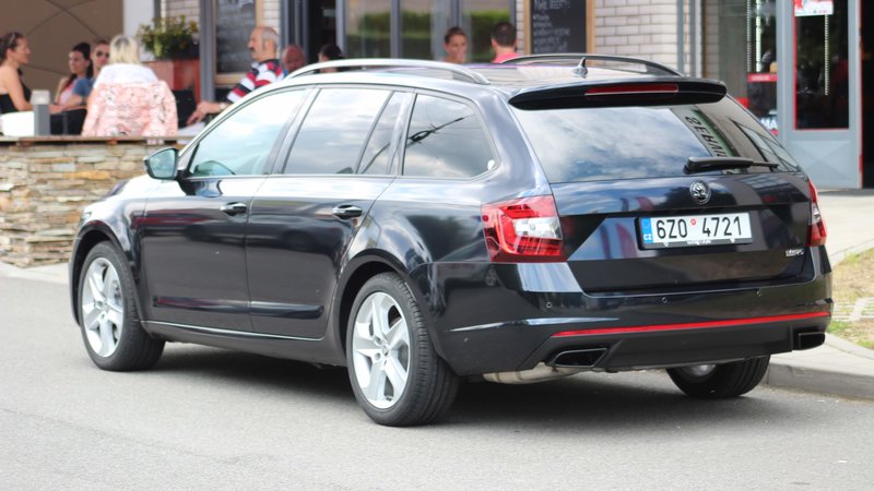 Škoda Octavia RS - Midnight Blue Gloss wrap - img 1 small