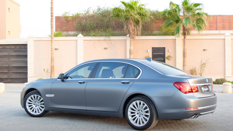 BMW 7 Sedan -  Grey Satin wrap - img 2 small