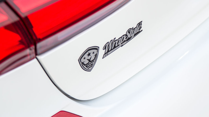 BMW 740Li - White Satin wrap - img 2 small