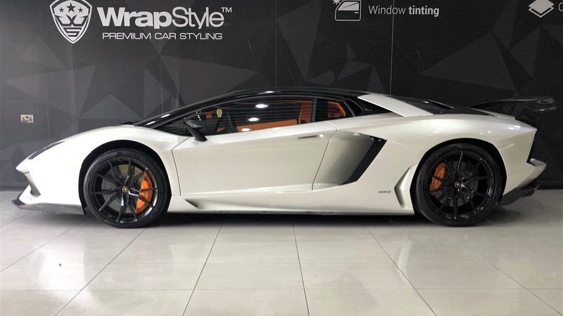 Lamborghini Aventador - Silver Gloss wrap